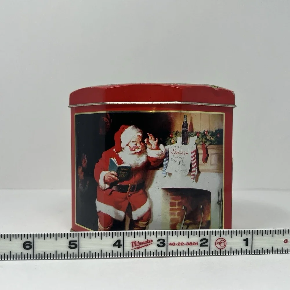 Scent Tins Fragranced Candle Bayberry Christmas Holiday Santa Claus Decor Gift